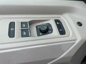 Car image 40