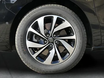 Car image 34