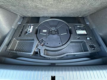 Car image 32