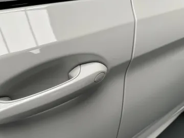 Car image 37