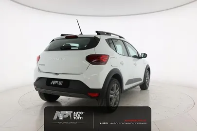 Car image 5