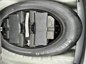 Car image 25