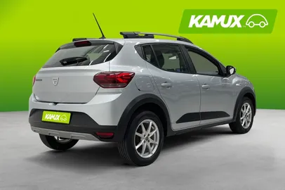 Car image 4