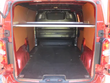 Car image 27