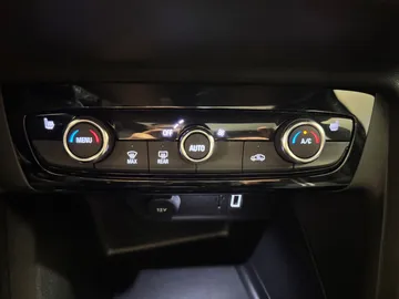 Car image 37