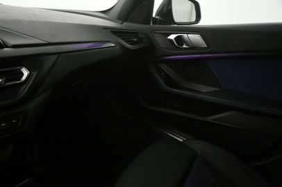 Car image 29