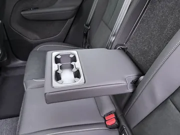 Car image 40