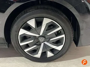 Car image 30