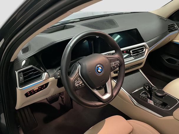 BMW 330e Touring xDrive 215 kW image number 7