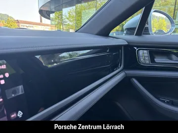 Car image 32