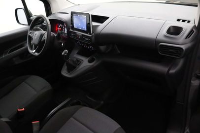 Car image 24