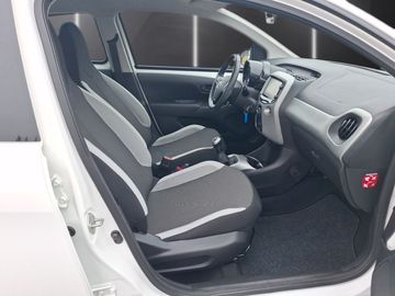 Car image 15