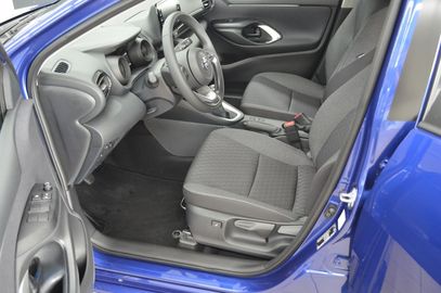 Car image 12