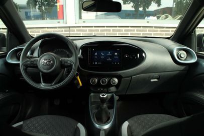 Car image 4