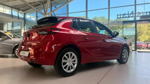 Car image 4
