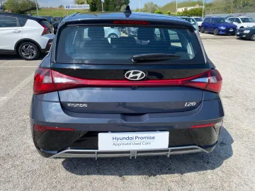 Car image 12