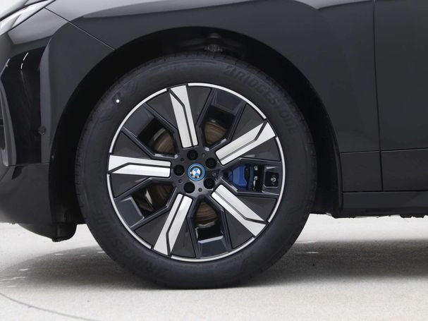 BMW iX xDrive50 385 kW image number 21