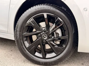 Car image 29