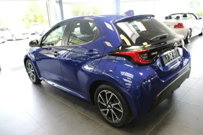 Car image 5