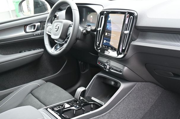 Volvo XC40 B4 Plus Dark DKG 145 kW image number 13