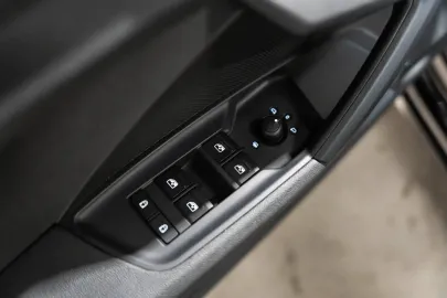 Car image 34