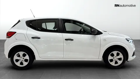 Car image 3
