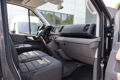 Car image 35