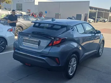 Car image 4