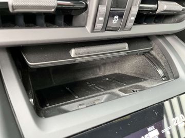 Car image 37