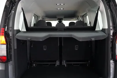 Car image 27