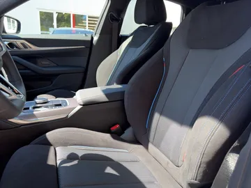 Car image 29