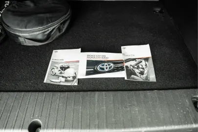 Car image 30
