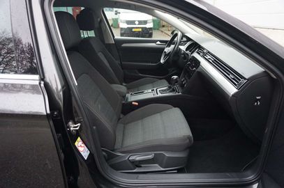 Car image 33