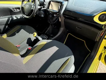 Car image 25