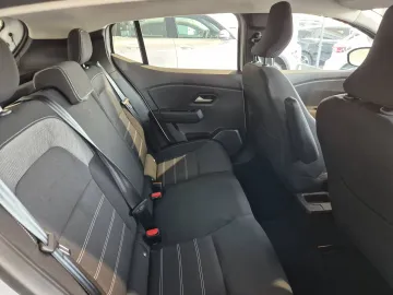 Car image 32