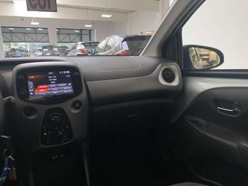 Car image 13