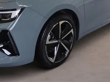 Car image 13