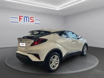 Car image 3