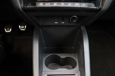 Car image 30