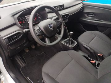 Car image 14