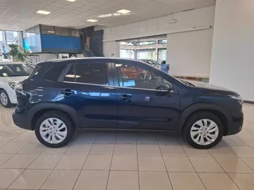 Car image 4