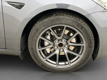 Car image 32