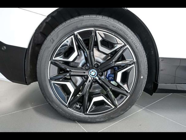 BMW iX xDrive40 240 kW image number 5