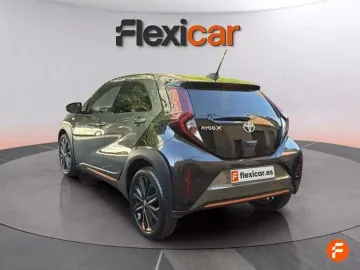 Car image 4