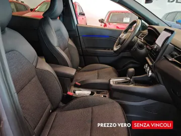 Car image 25