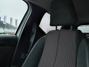 Car image 27