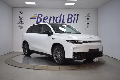 Car image 2