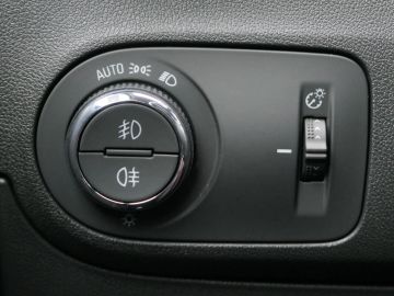 Car image 38