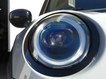 Car image 34