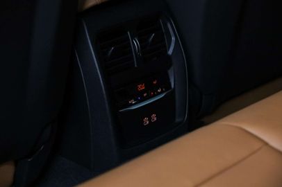 Car image 36